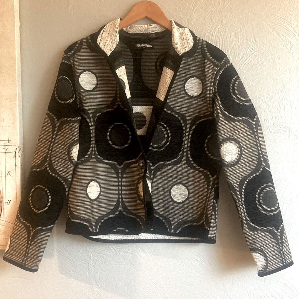 ❌s o l d (locally). LIKE NEW Khangura Jacket